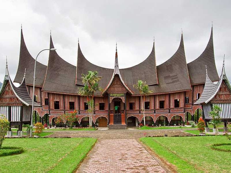 Keunikan Rumah Gadang: Simbol Arsitektur Minangkabau
