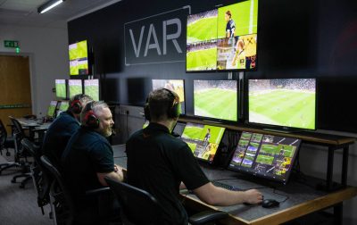 Kontroversi Wasit: Seberapa Besar Peran VAR Dalam Sepak Bola