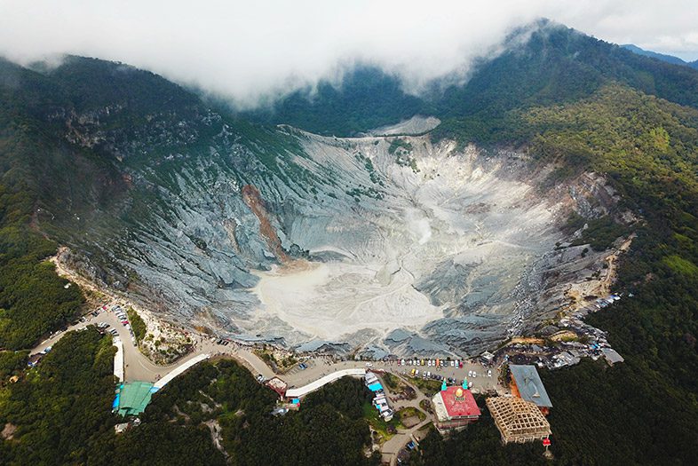 Gunung Tangkuban Perahu: Keindahan Alam Jawa Barat