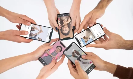 Dampak Sosial Media Terhadap Perilaku Masyarakat Indonesia