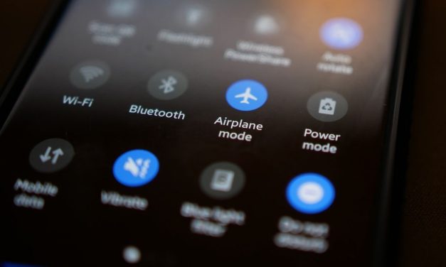 Mengenal Manfaat Asli Dark Mode: Gak Cuma Soal Tampilan!