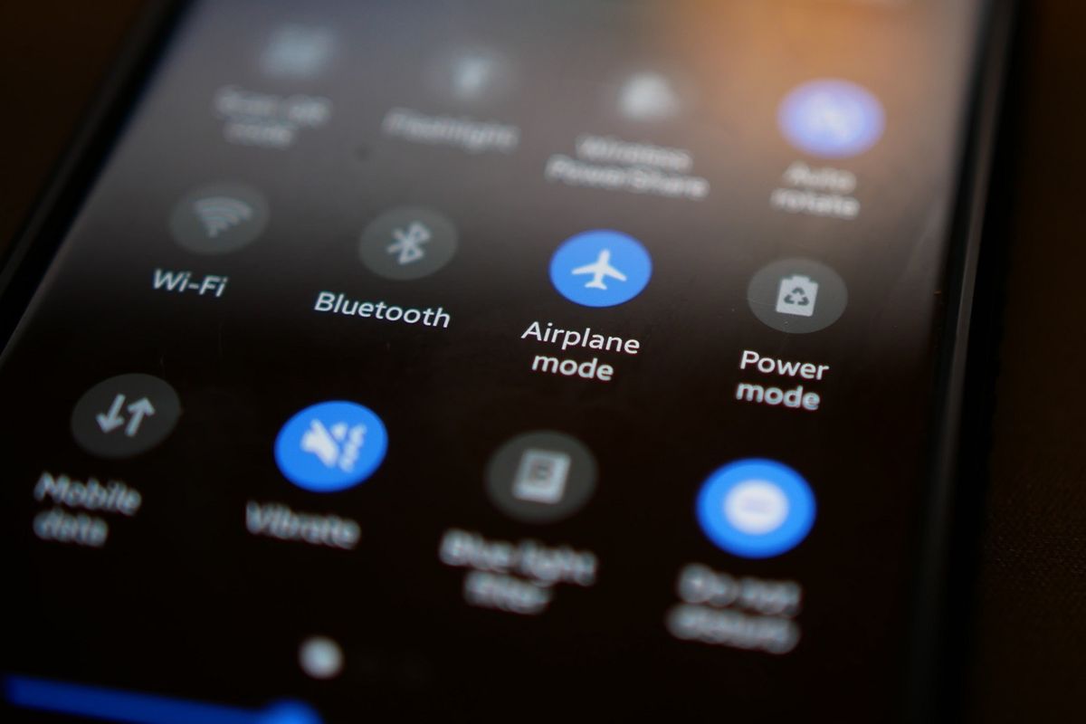 Mengenal Manfaat Asli Dark Mode: Gak Cuma Soal Tampilan!