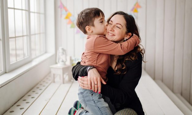 3 Cara Simpel Hibur Anak Tanpa Materi Mewah