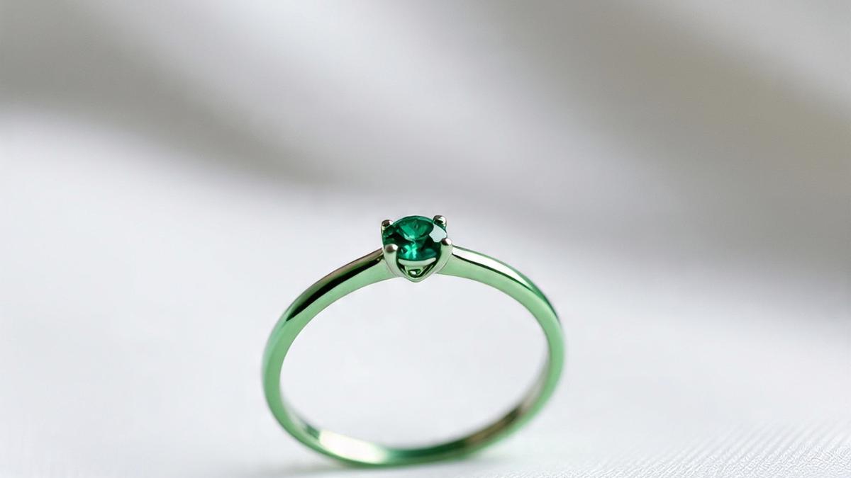 Jaga Kilau Abadi: Cara Simpel Rawat Berlian Kesayangan