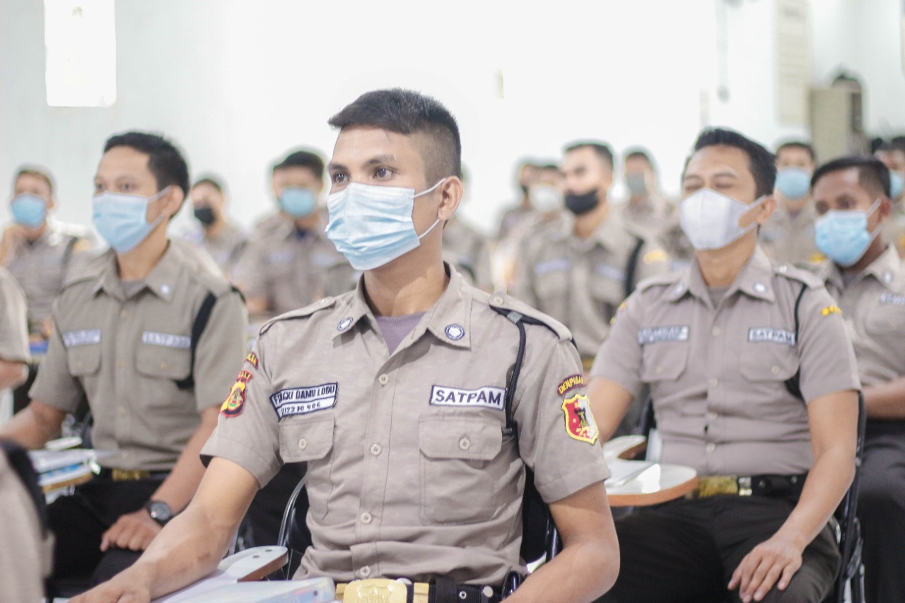Satpam Bergelar: Bukti Semangat Belajar Tanpa Batas