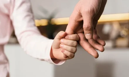 Ramah Atau Grooming? Kenali 4 Bedanya Sebelum Terlambat