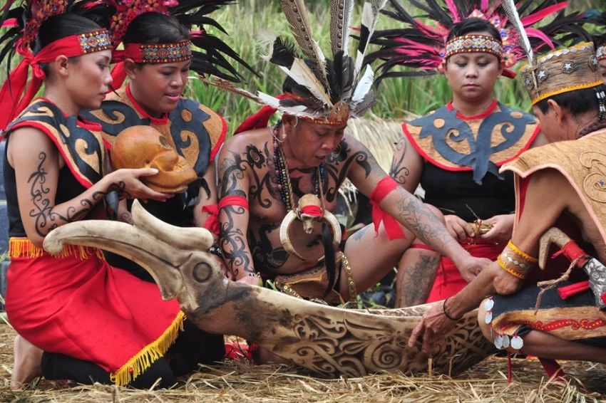 Bikin Merinding, Ini Jajaran Etnis Di RI Yang Paling Di Segani