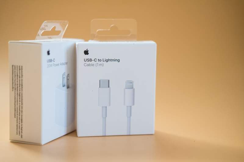 Cara Membedakan Charger iPhone Asli Vs KW