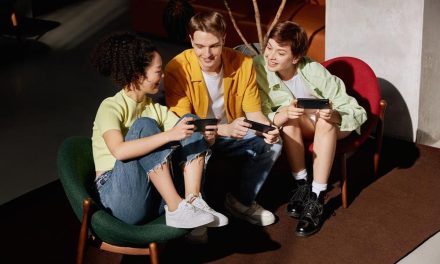 Privilege Era Digital: Mengapa Jadi Gen Z Itu Sebenarnya Seru?
