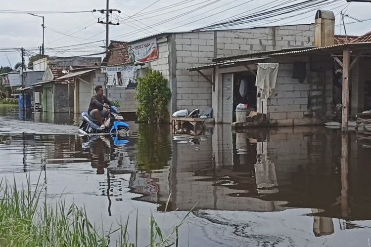 Adu Tahan Banjir: Motor Bebek Vs Matik, Siapa Pemenangnya?