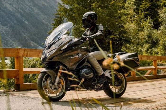 Aksesori Motor Yang Bikin Touring Makin Seru