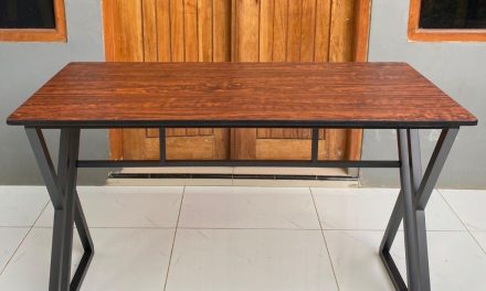 Bikin Betah Kerja: Pilihan Meja Lokal Kokoh & Estetik