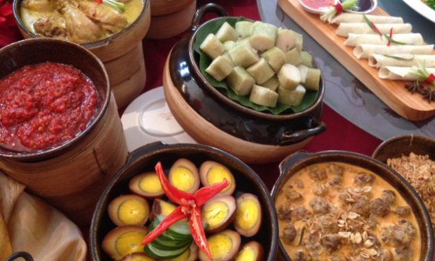 Santap Keberuntungan: Menu Wajib Saat Cap Go Meh