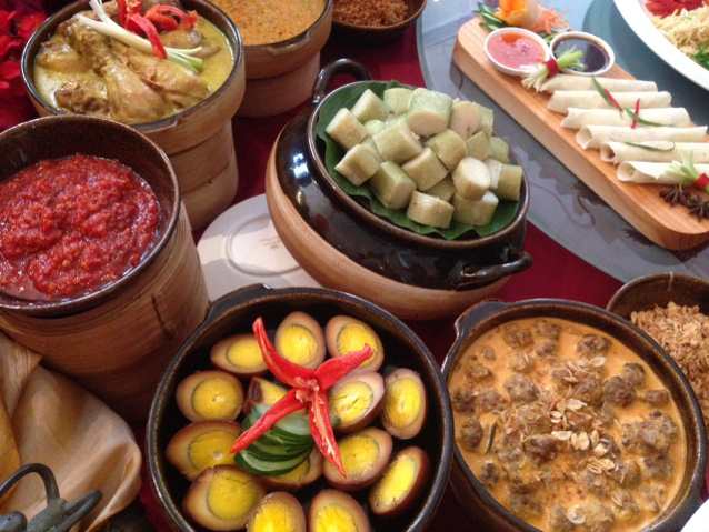 Santap Keberuntungan: Menu Wajib Saat Cap Go Meh