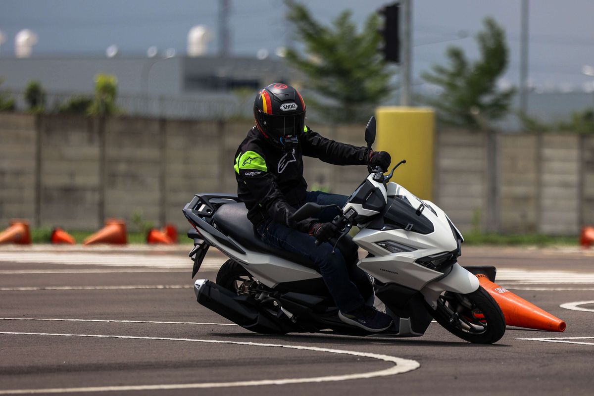 Riding Makin Nyaman! Gadget Motor Ini Wajib Punya
