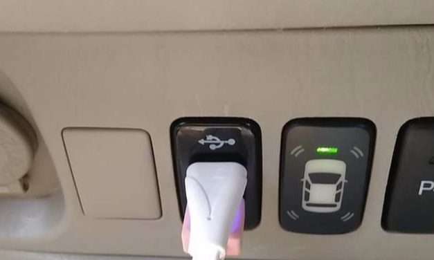 Wajib Tahu! Efek Cas Power Bank Pakai Power Outlet Mobil